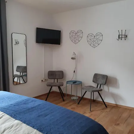 App-4-pers-2-schlafzimmer-mit-eigenen-badezimmer-2-balkonen-alle-mit-moselblick Apartamento *