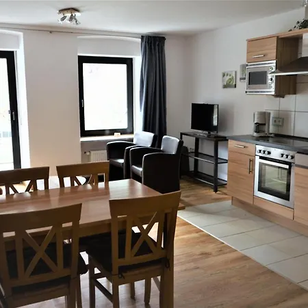 App-4-pers-2-schlafzimmer-mit-eigenen-badezimmer-2-balkonen-alle-mit-moselblick Apartment